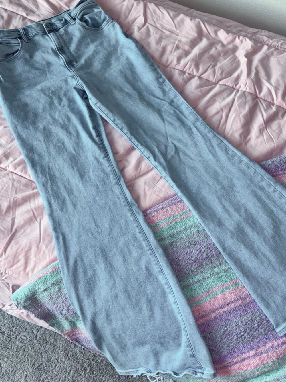 Abercrombie & Fitch Ultra High Rise Flare Jeans Size 31/12 Light Wash